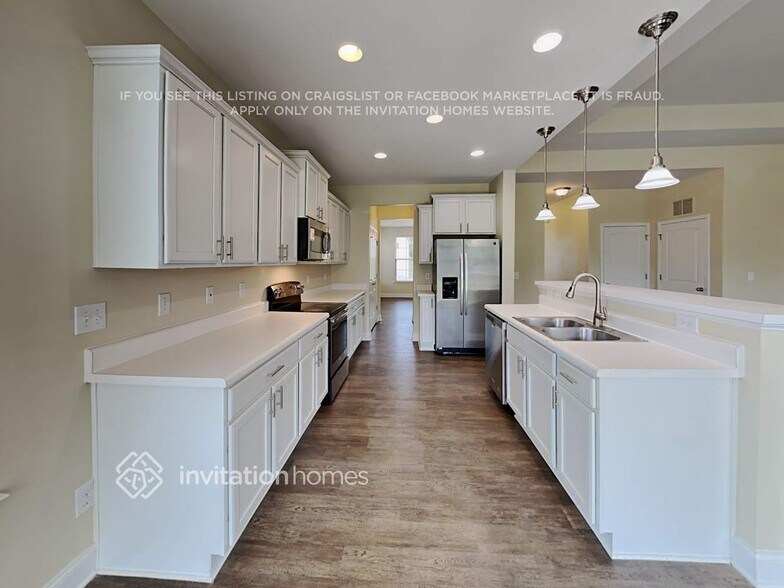 Building Photo - 143 Davelyn Ct