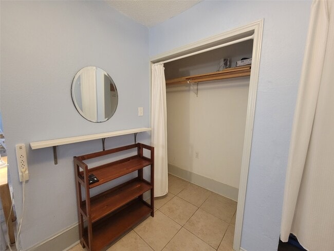 Building Photo - 717 Church St