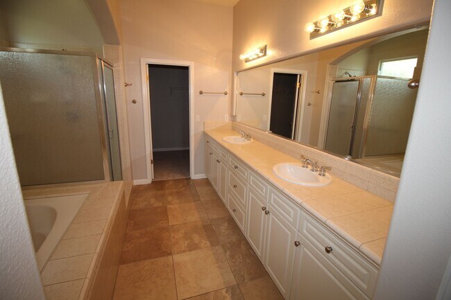 Building Photo - Beautiful Home in Buchanan District + Large Yard