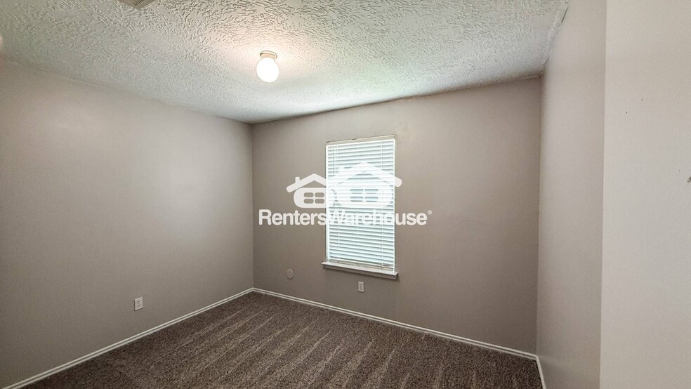 Building Photo - 503 Willow W Dr