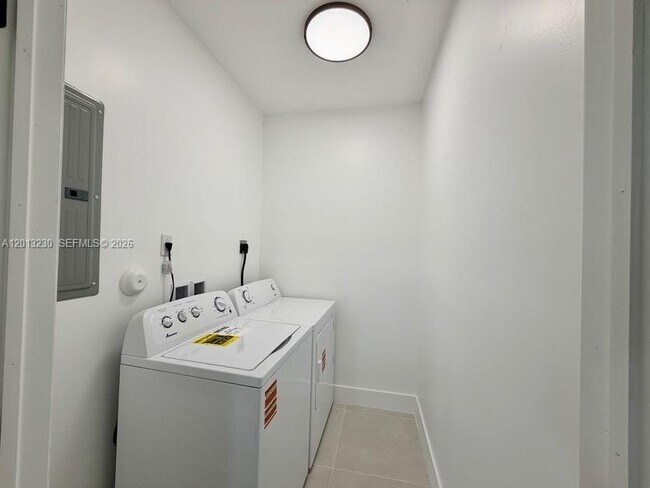Building Photo - 1440 NW 61st St