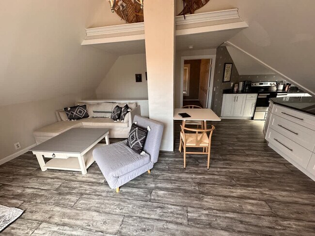 Primary Photo - 18 Alpine Ct