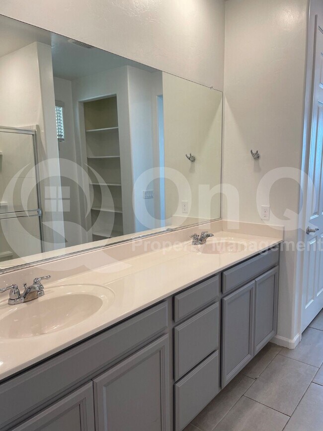 Building Photo - 10296 S Cienega Knolls Loop