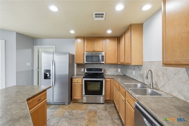 Building Photo - 504 Castebar Dr