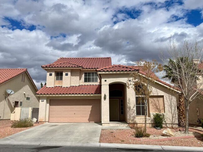 Primary Photo - FANTASTIC SINGLE-FAMILY HOUSE WITH 4 BEDROOMS