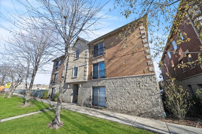 Building Photo - 3423 Ridgeland-303