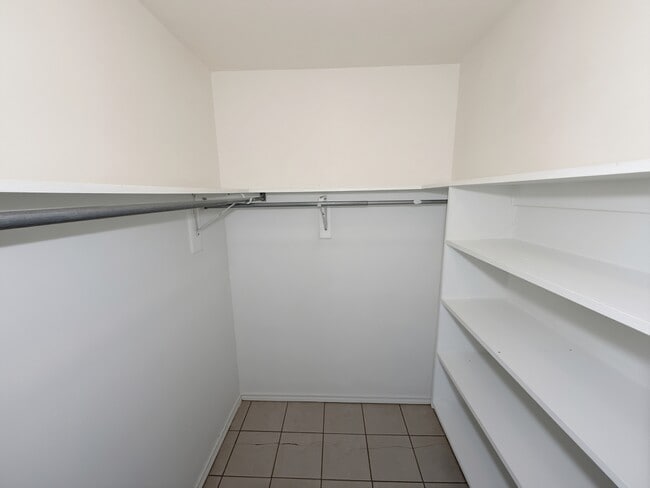 Building Photo - 919 Farmington Rd