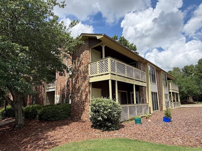 Building Photo - 4947-4947 7 Pine Cir