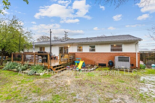Building Photo - 409 Caren Dr