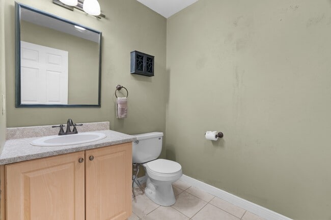 Building Photo - 179 Littleton Rd