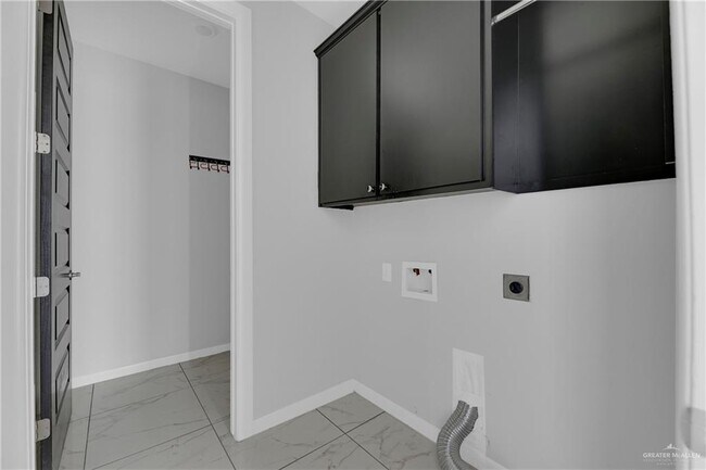 Building Photo - 20 West Dr