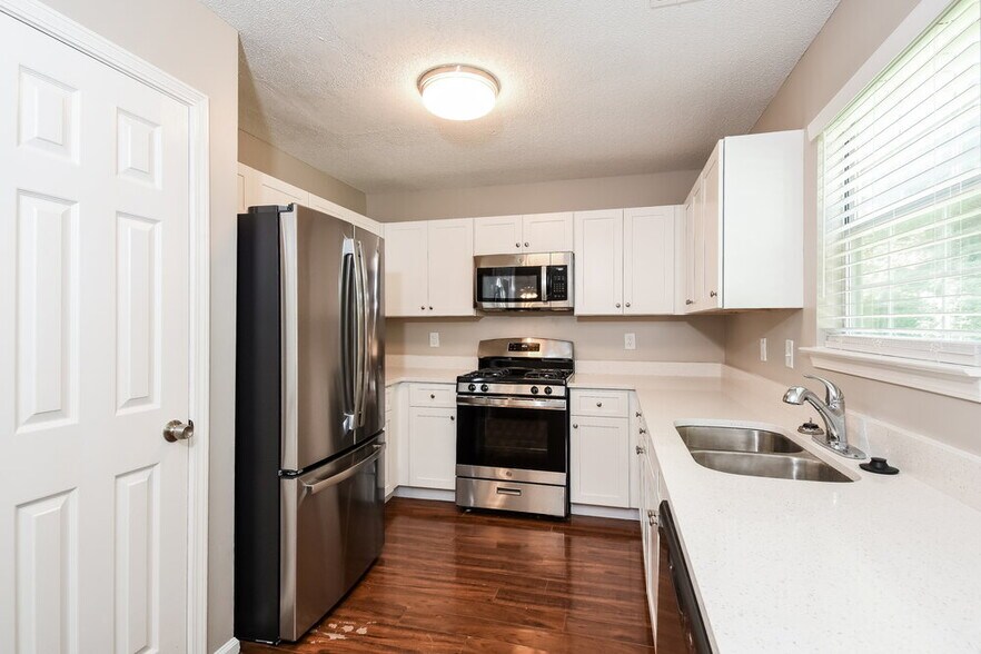 Building Photo - 2311 McMurry Dr