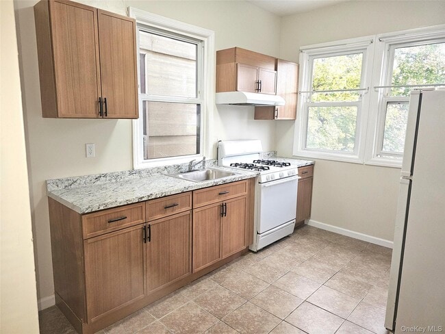 Building Photo - 137 S 12th Ave