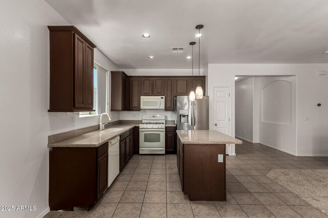 Building Photo - 4211 N 153rd Dr