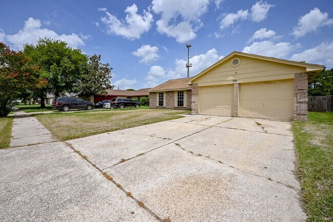Building Photo - Nice 4 bd Rm Single Family Home