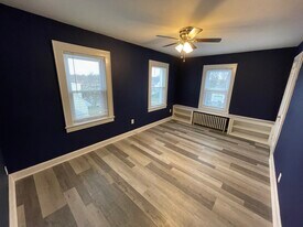 Building Photo - 512 E Frech Ave