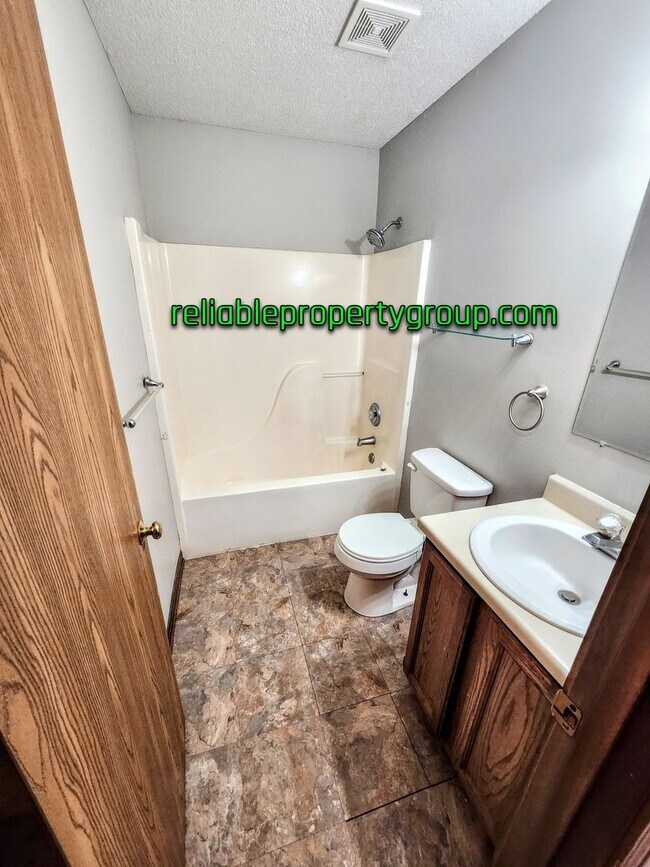 Building Photo - 1417 Lakehurst Dr