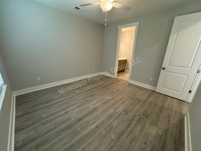Building Photo - 3BD/3.5BA - UNIT @ THE RESERVE