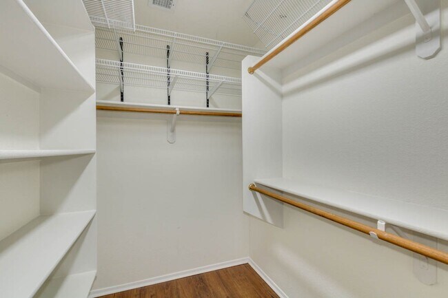 Building Photo - New Listing in Peoria