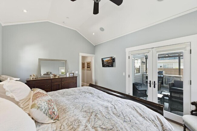 Building Photo - 1212 Mills Ave