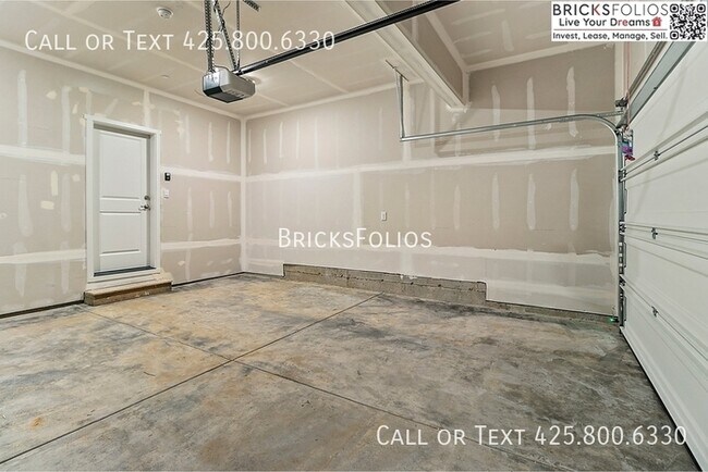 Building Photo - Exceptional Bremerton Home with Easy Acces...