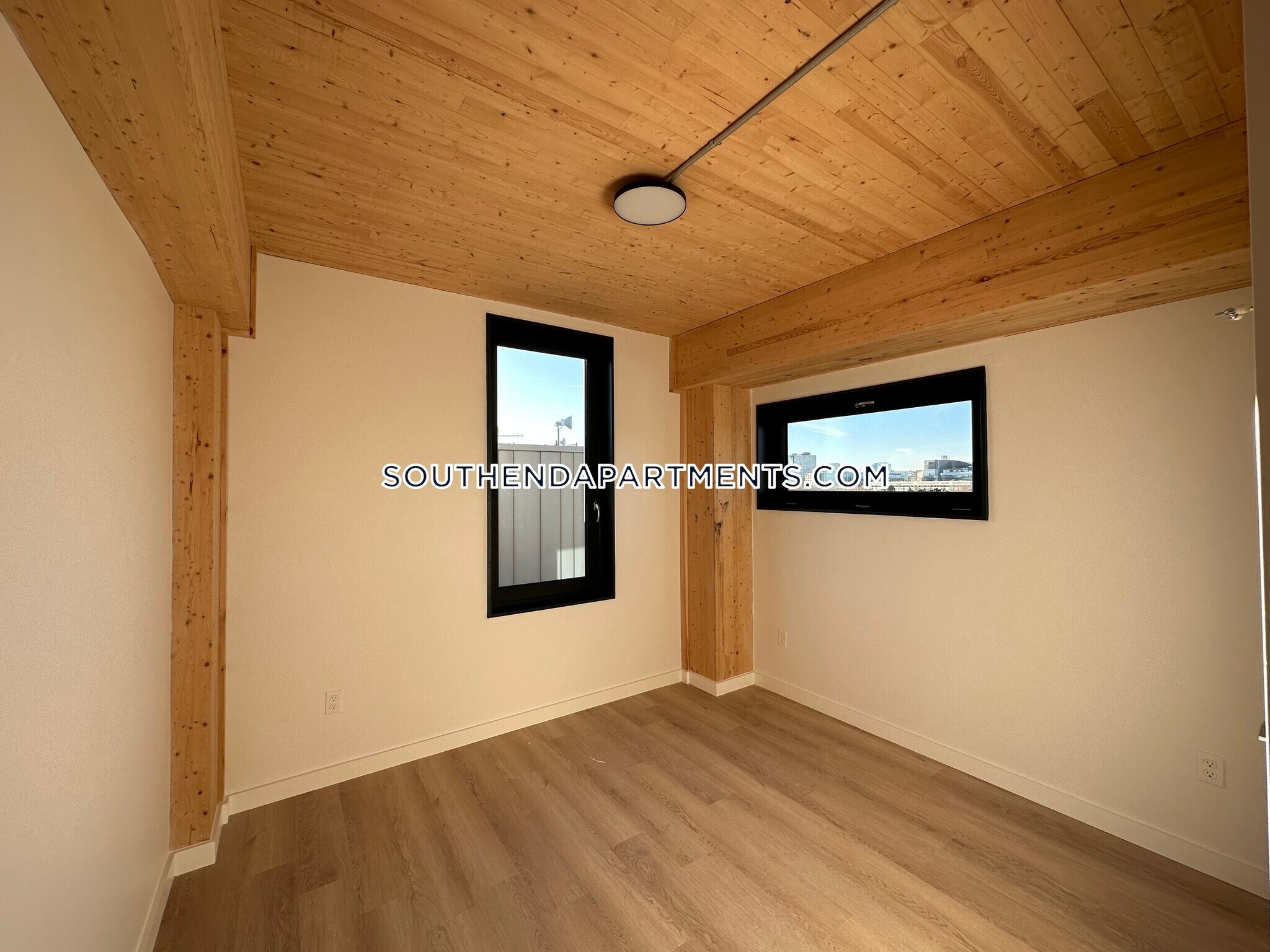 Building Photo - 11 E Lenox St