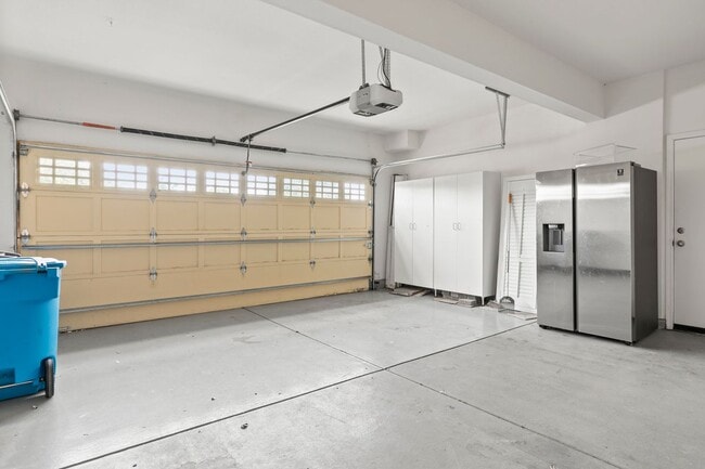 Building Photo - 832 Skycrest Drive