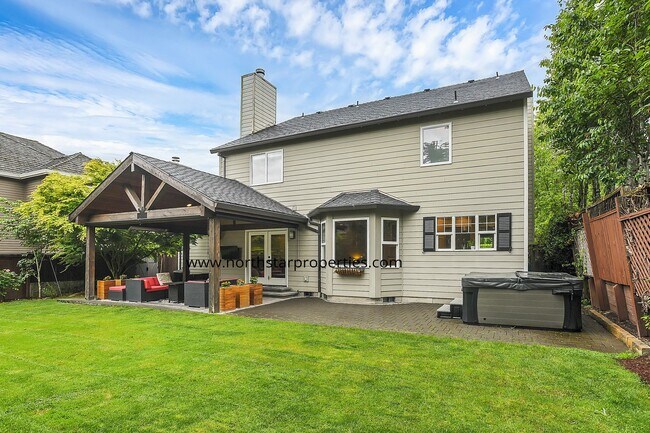 Building Photo - Lake Oswego Perfection