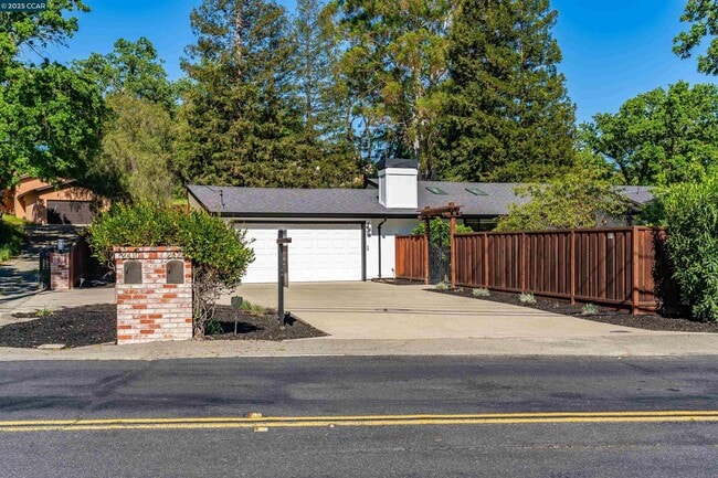 Building Photo - 2424 San Miguel Dr
