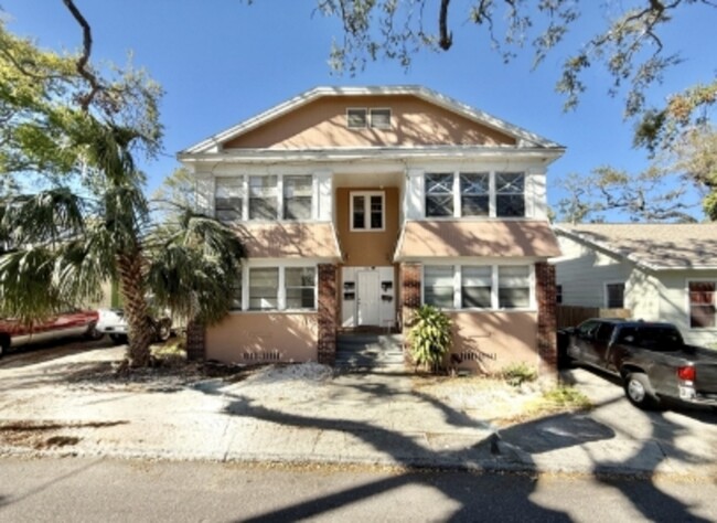 Building Photo - 725 14th Ave S