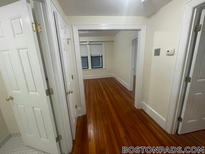 Building Photo - 881 Massachusetts Ave