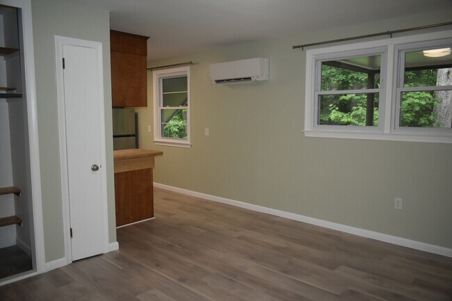 Building Photo - 1550 CT-12