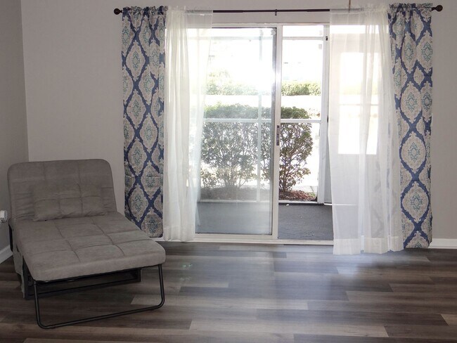 Building Photo - Long term ground floor rental- Rent Special- 1st month half price