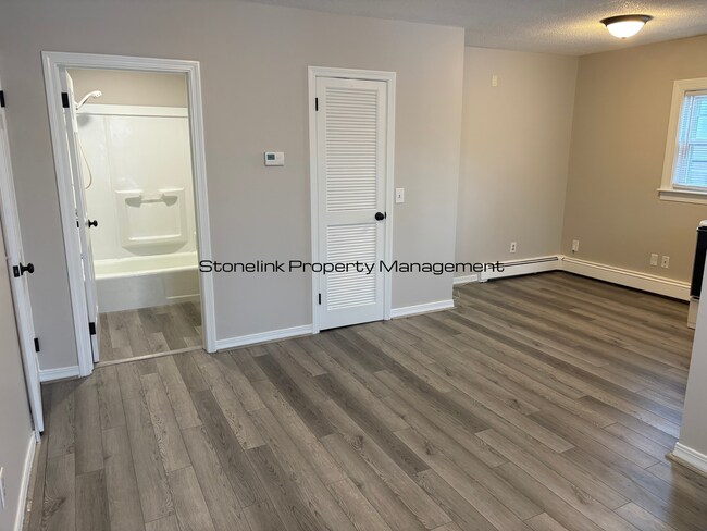 Building Photo - 66 Hamlet Ave