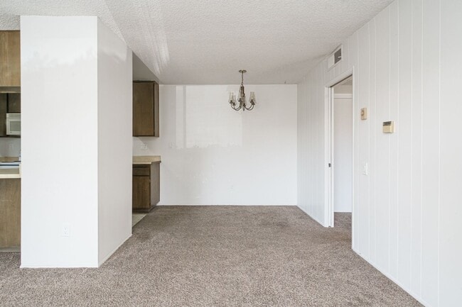 Building Photo - 1Bed/1Bath Single Story Condo in La Mesa w...