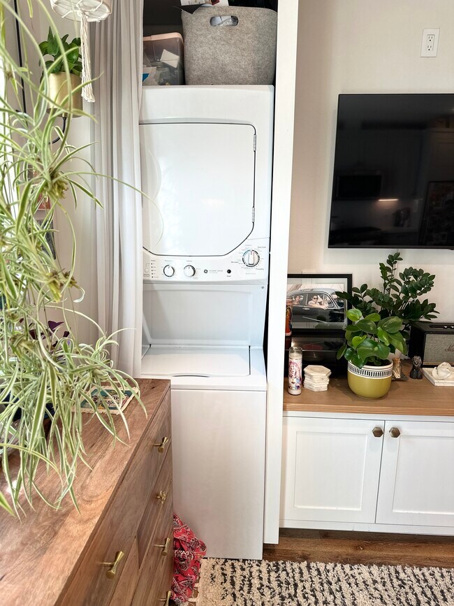 Building Photo - 2933 Midvale Ave