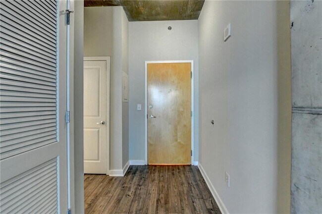 Building Photo - 3324 Peachtree Rd