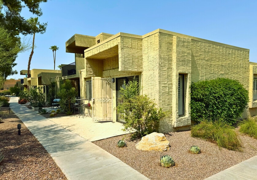 Front - 5304 Los Coyotes Dr