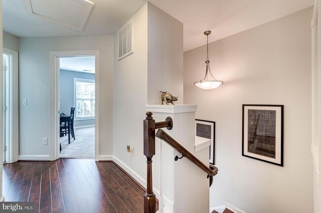 Building Photo - 947 Harrison Cir