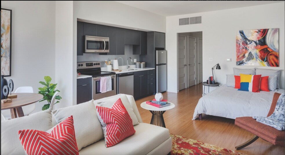 Building Photo - 75 Brainerd Rd