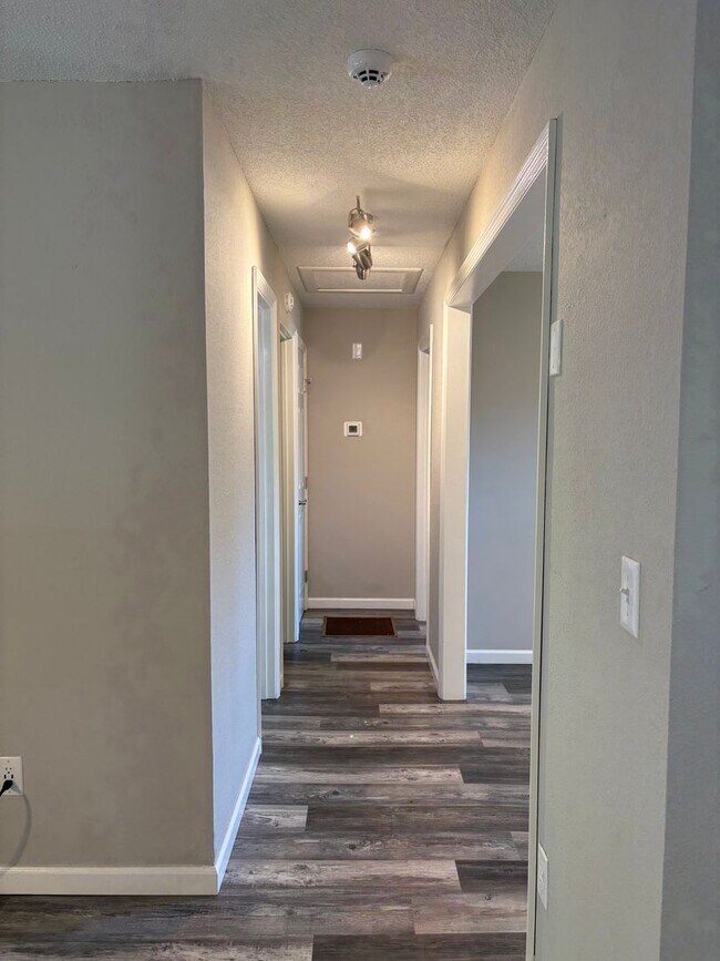 Building Photo - Charming 2-Bedroom, 2-Bath Home in the Hea...