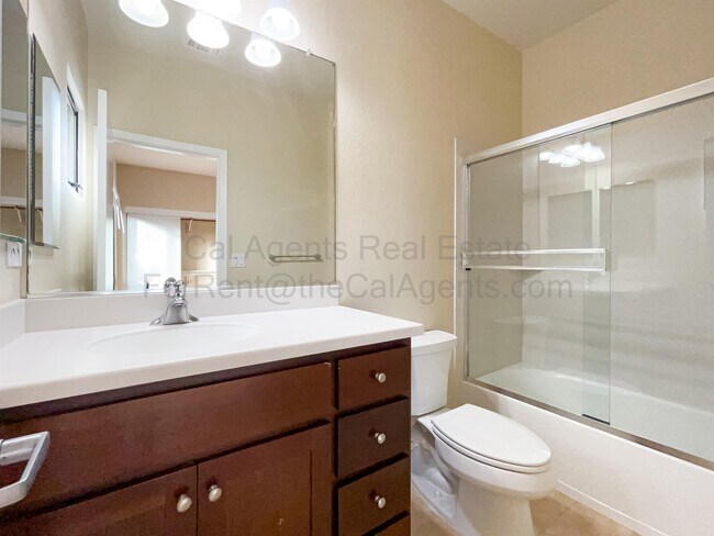 Building Photo - 203 Palisade Dr