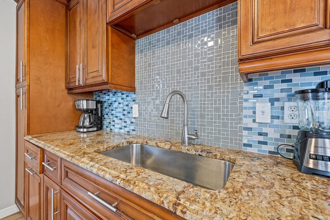 Building Photo - 4219 E Henry Ave