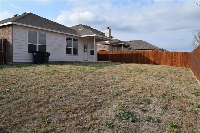 Building Photo - Like New 3BR SFR w/ Covered Patio & Fenced Yard in Haslet