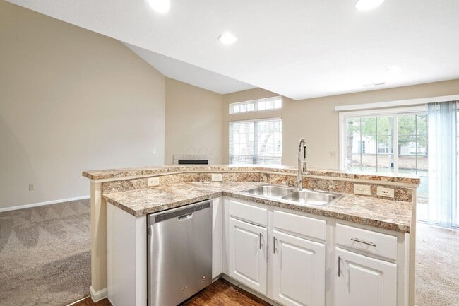 Building Photo - 5004 Stratford Pine Ln