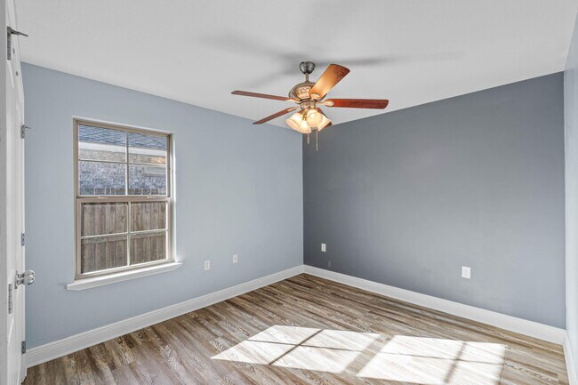 Building Photo - 227 January Ct