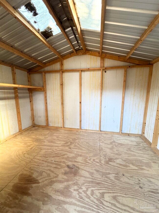 Building Photo - 1010 Hawthorn Dr