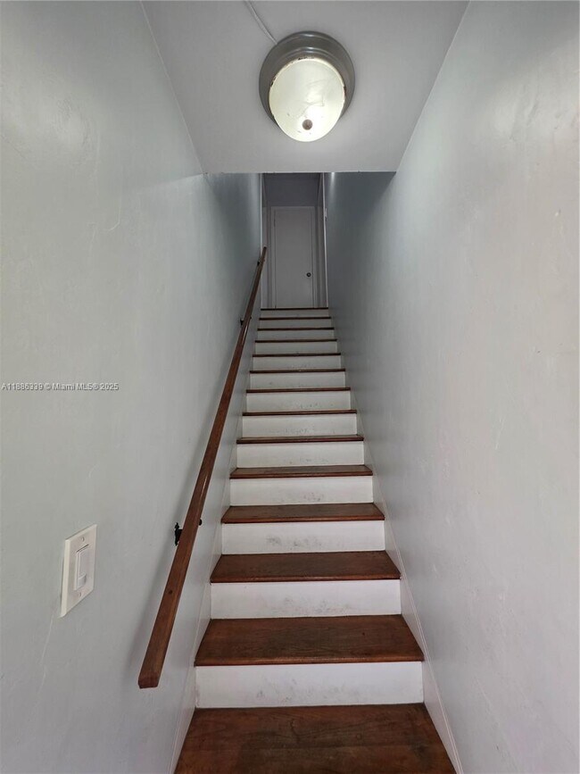 Building Photo - 8024 Harding Ave