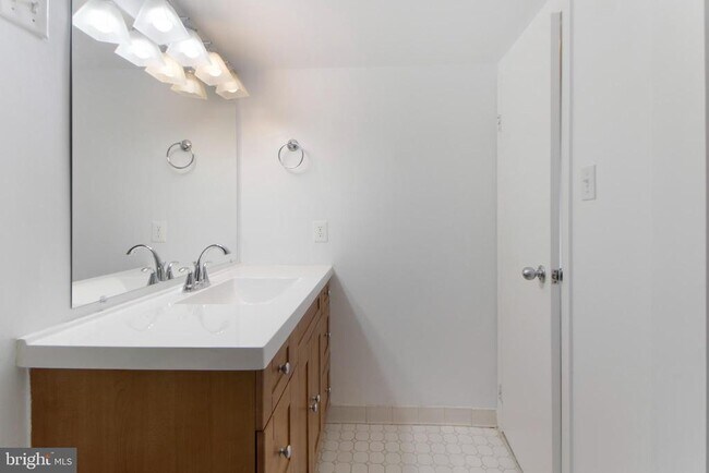 Building Photo - 7420 Westlake Terrace