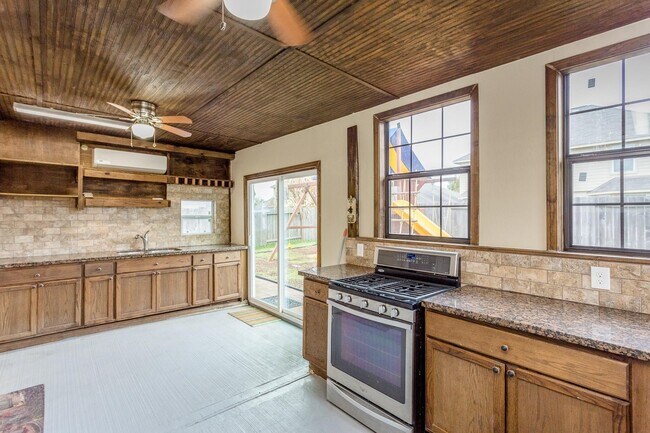 Building Photo - 3430 Lilac Ranch Dr